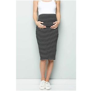 Bundle maternity pencil skirts. Perfect condition
